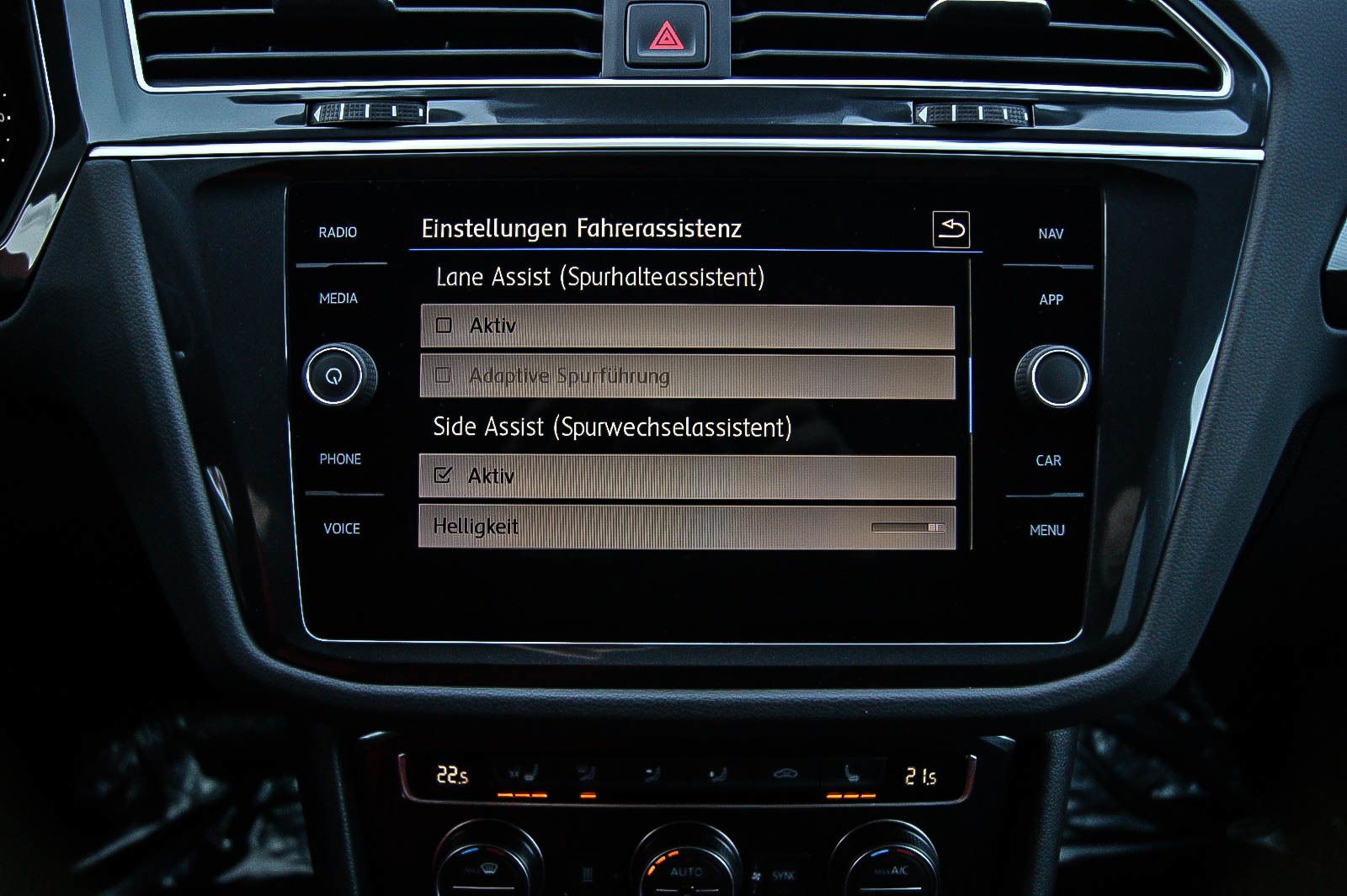 Fahrzeugabbildung Volkswagen Tiguan 2.0TDI 4Motion DSG R-LINE Black Style 19'