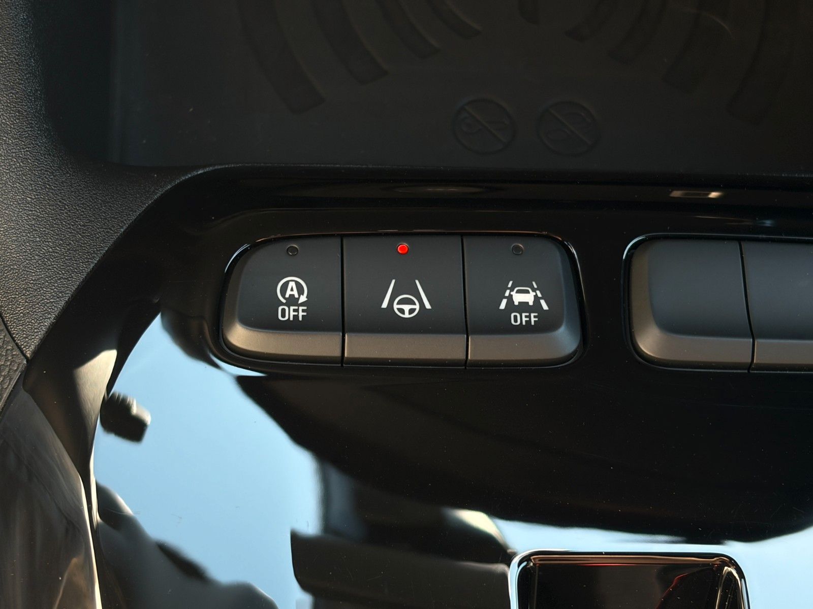 Fahrzeugabbildung Opel Corsa F GS 1.2 Turbo LHZ SHZ CAM LED CarPlay