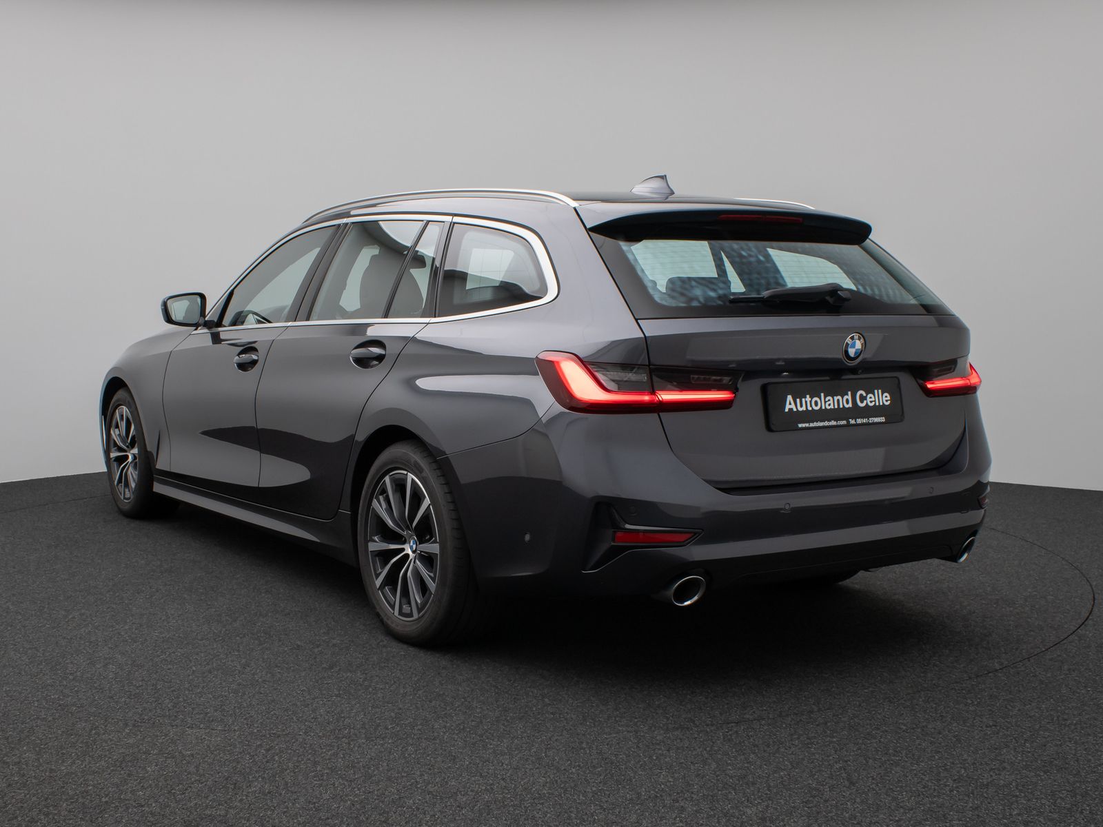 Fahrzeugabbildung BMW 320d Sport Line Panorama Kamera HUD DAB H/K AHK
