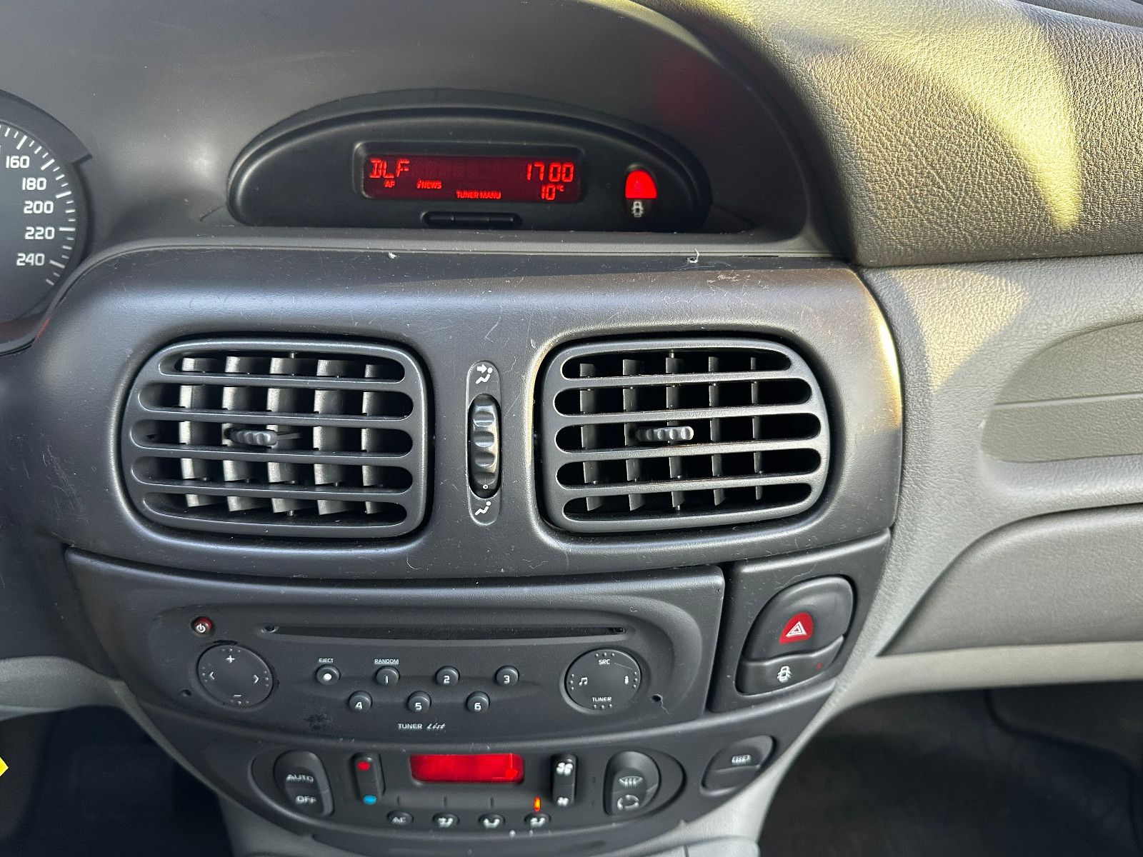 Fahrzeugabbildung Renault Scenic