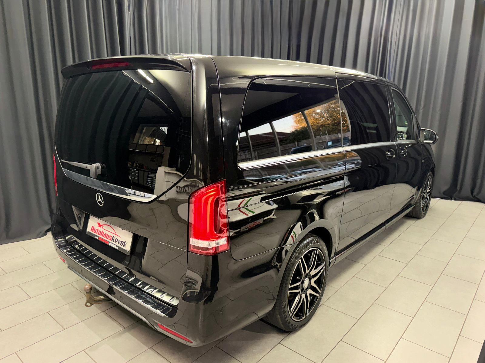 Fahrzeugabbildung Mercedes-Benz V 250d AVANTGARDE AMG EDITION lang|360°|AHK|LEDE