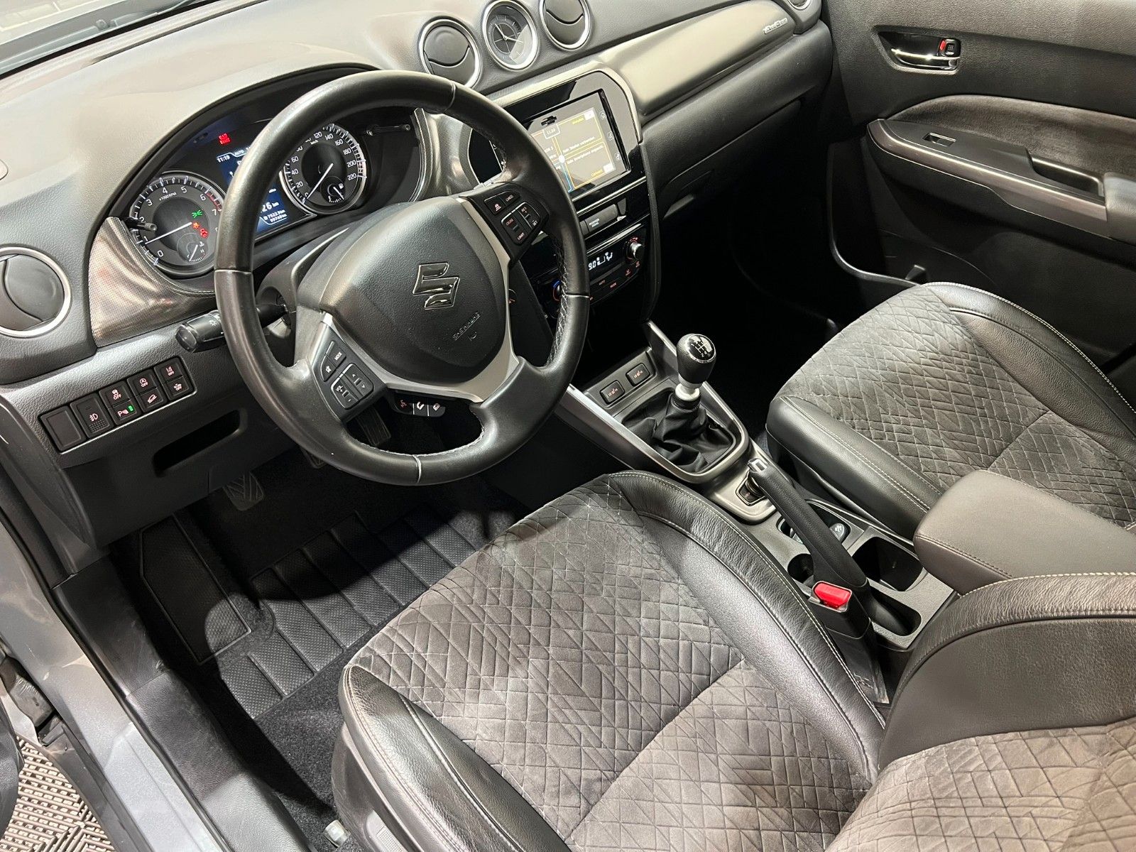 Fahrzeugabbildung Suzuki Vitara Comfort + / Pano. / LED / Allgrip