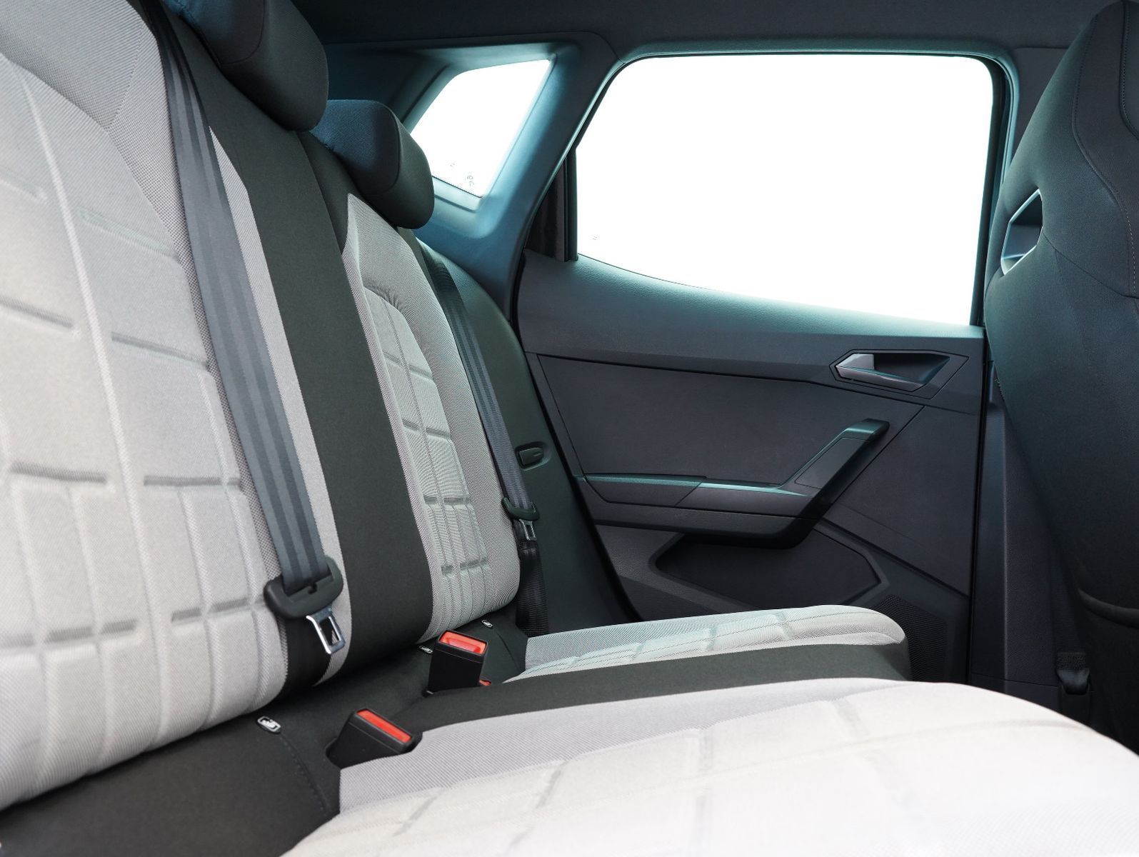 Fahrzeugabbildung SEAT Arona 1.5 TSI 110 kW FR Black Edition