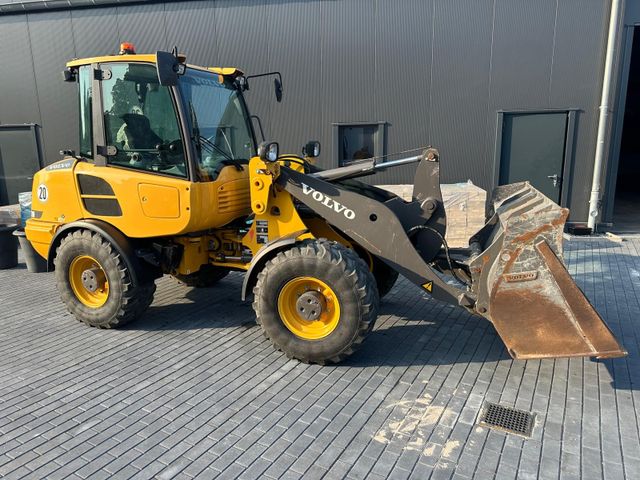 Volvo L 28 F