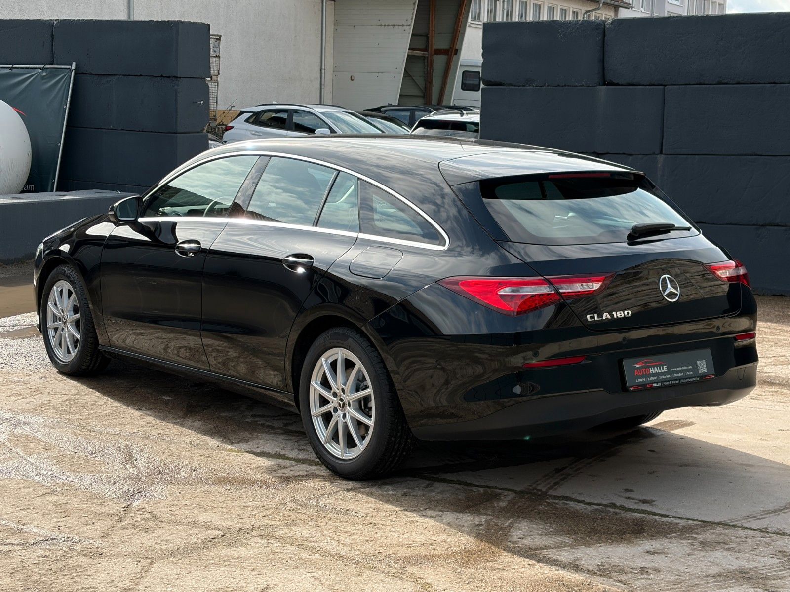 Fahrzeugabbildung Mercedes-Benz CLA 180 Shooting Brake TEMP CarPlay PDC SHZ