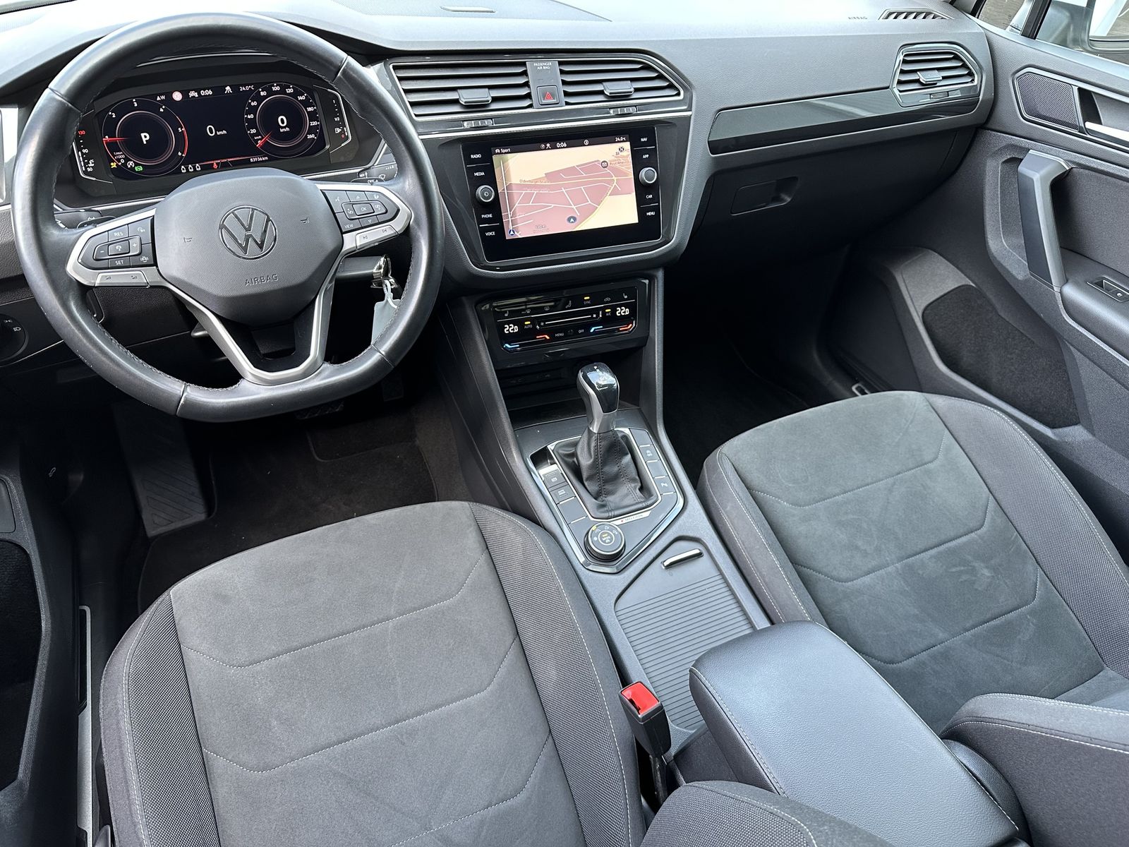Fahrzeugabbildung Volkswagen Tiguan 2.0 TDI 4M DSG Elegance NAV+LED+AHK+PANO