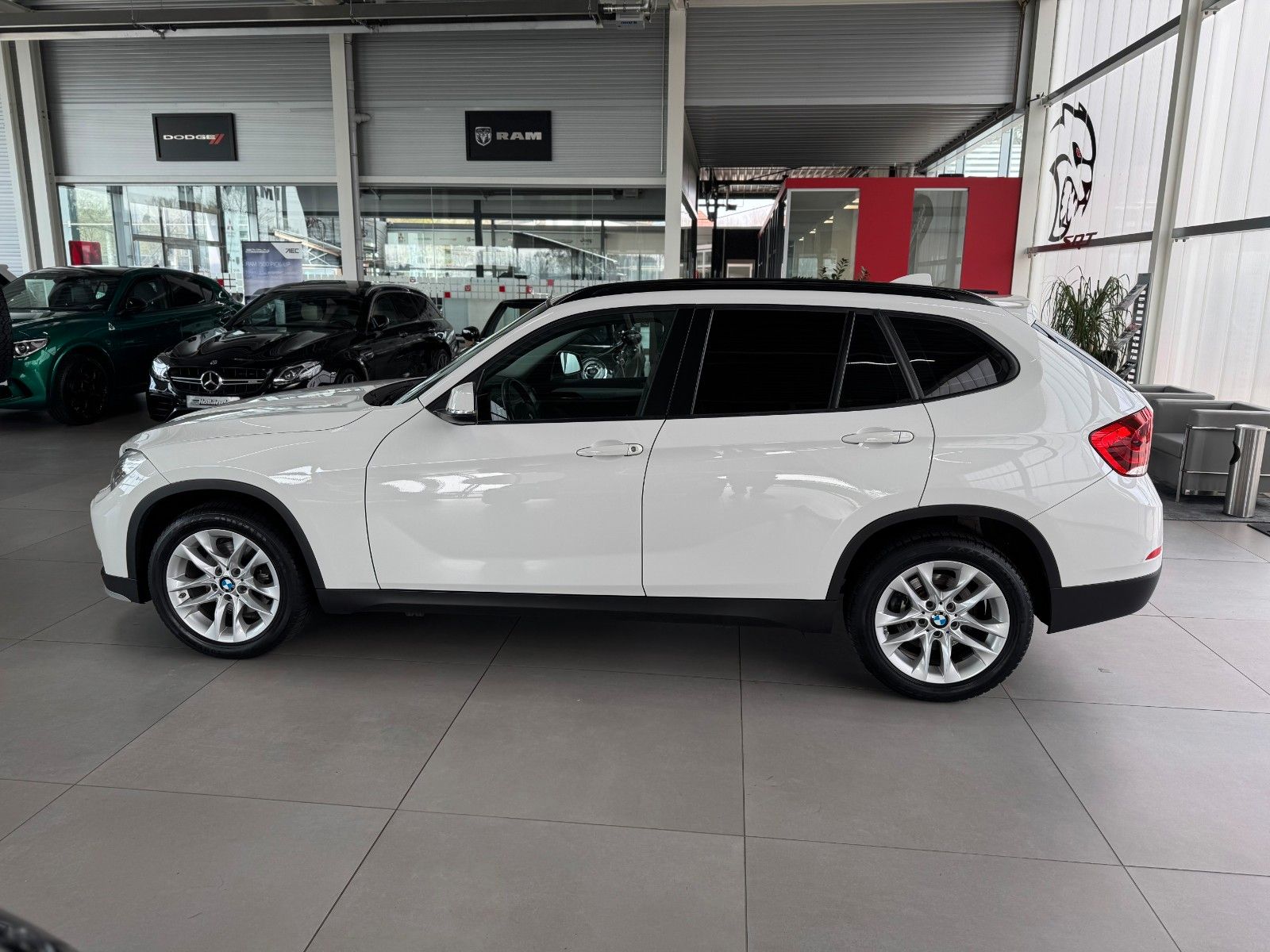 Fahrzeugabbildung BMW X1 18i sDrive GARANTIE/PDC/KLIMA/SZH/TEMPO/XENON