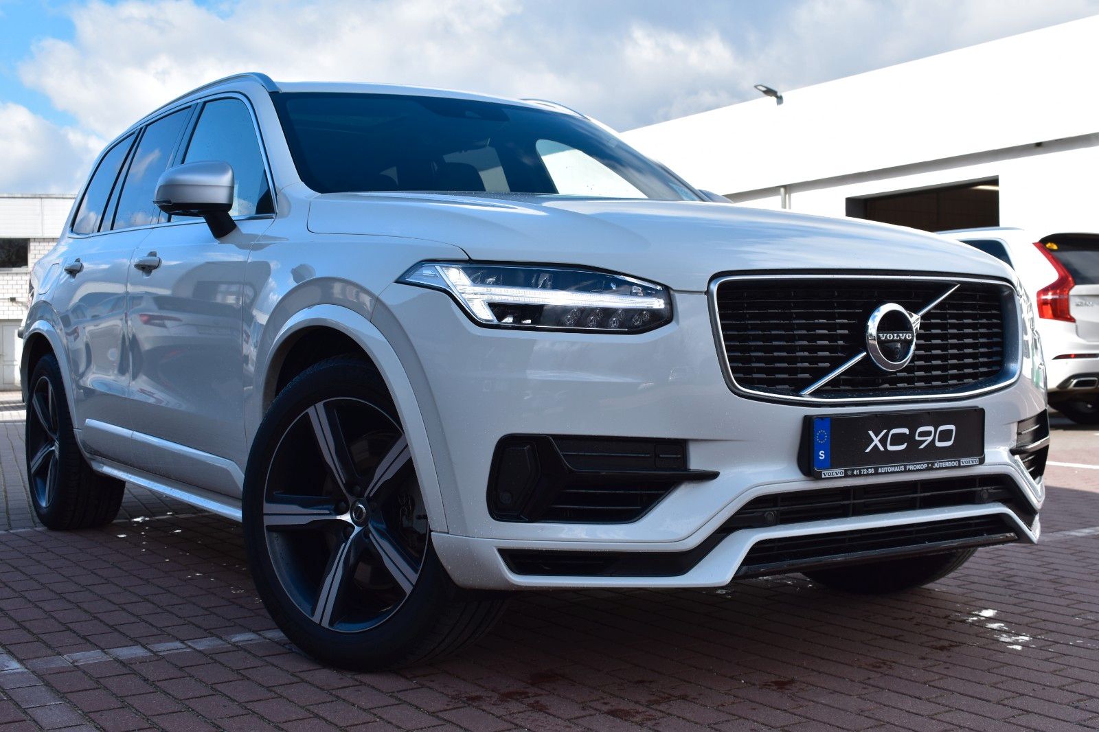 Fahrzeugabbildung Volvo XC90 D5 R Design*STHZ*PANO*RFK*LED*NAV*