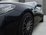 Mercedes-Benz E 250 T Avantgarde Automatik Leder LED Navi Dist - Mercedes-Benz E 250: Avantgarde