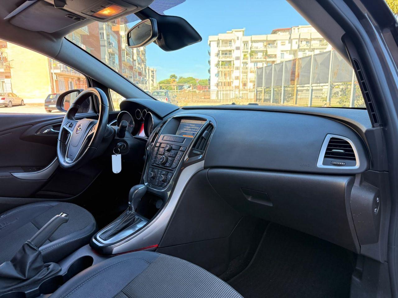 Opel Astra 2013 — photo 13