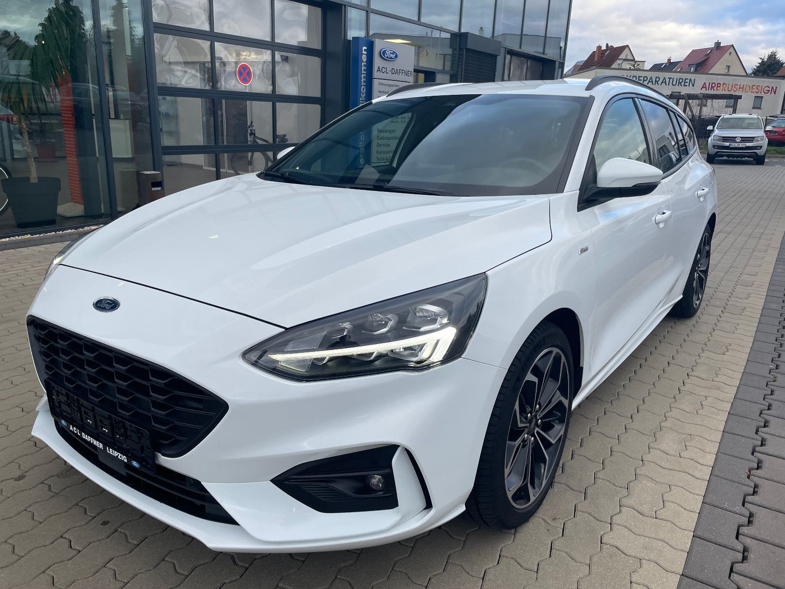 Fahrzeugabbildung Ford Focus ST-Line Hybrid Verkehrszeichenerk., Navi