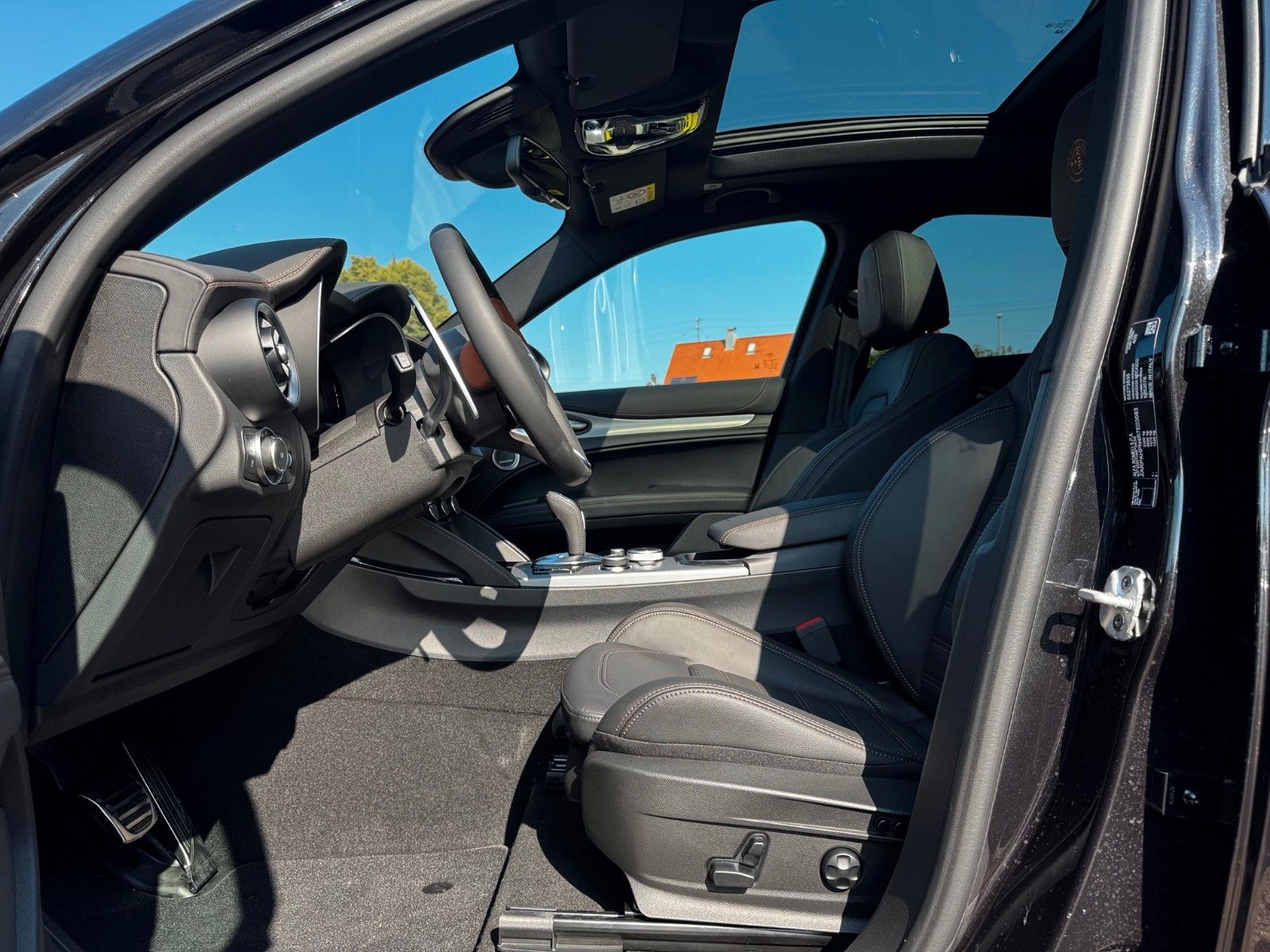 Fahrzeugabbildung Alfa Romeo Stelvio 2.0 Intensa Allrad 280PS Glasdach Navi