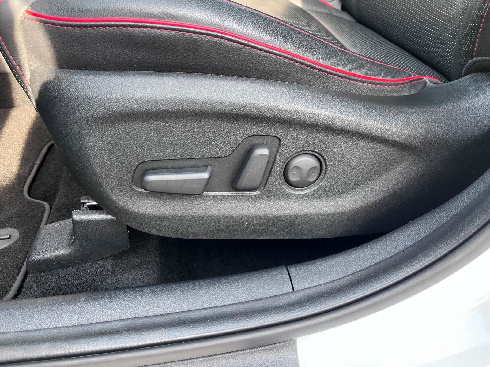 Fahrzeugabbildung Kia Sportage GT-Line 4WD TOP LEDER NAVI uvm.