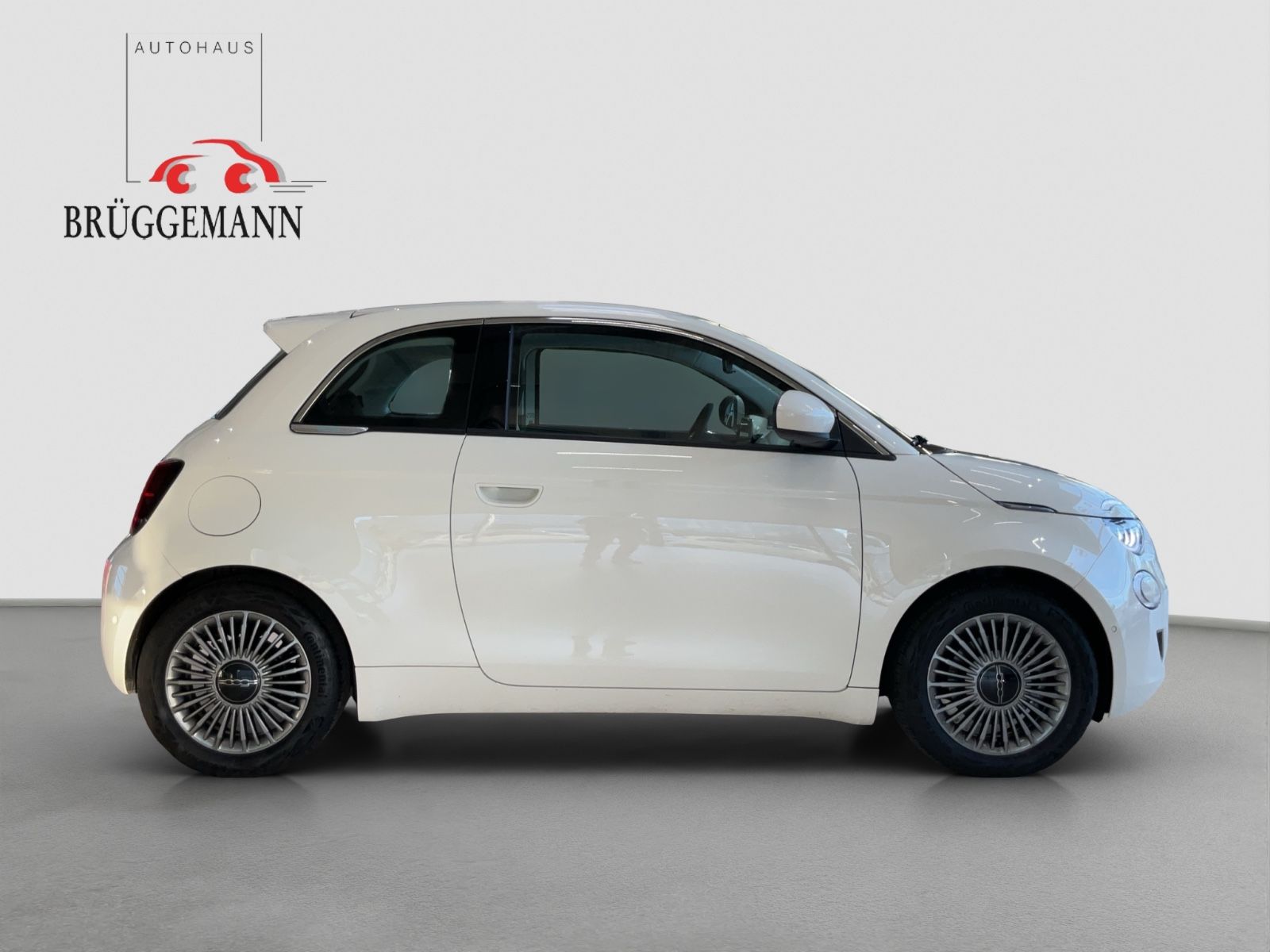 Fahrzeugabbildung Fiat 500e + Komfort Paket, Style Paket