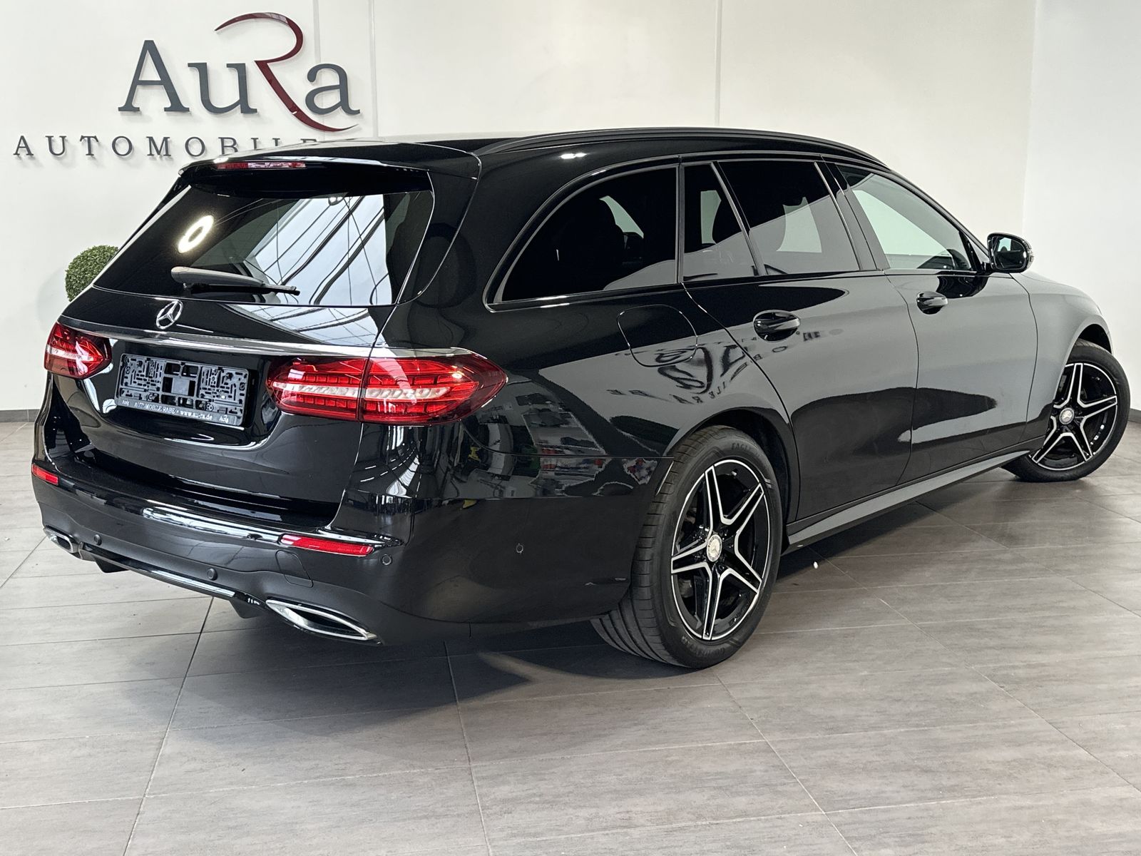 Fahrzeugabbildung Mercedes-Benz E 300d 4M T AMG-Line NAV+LED+360°+WIDESCREEN+ACC