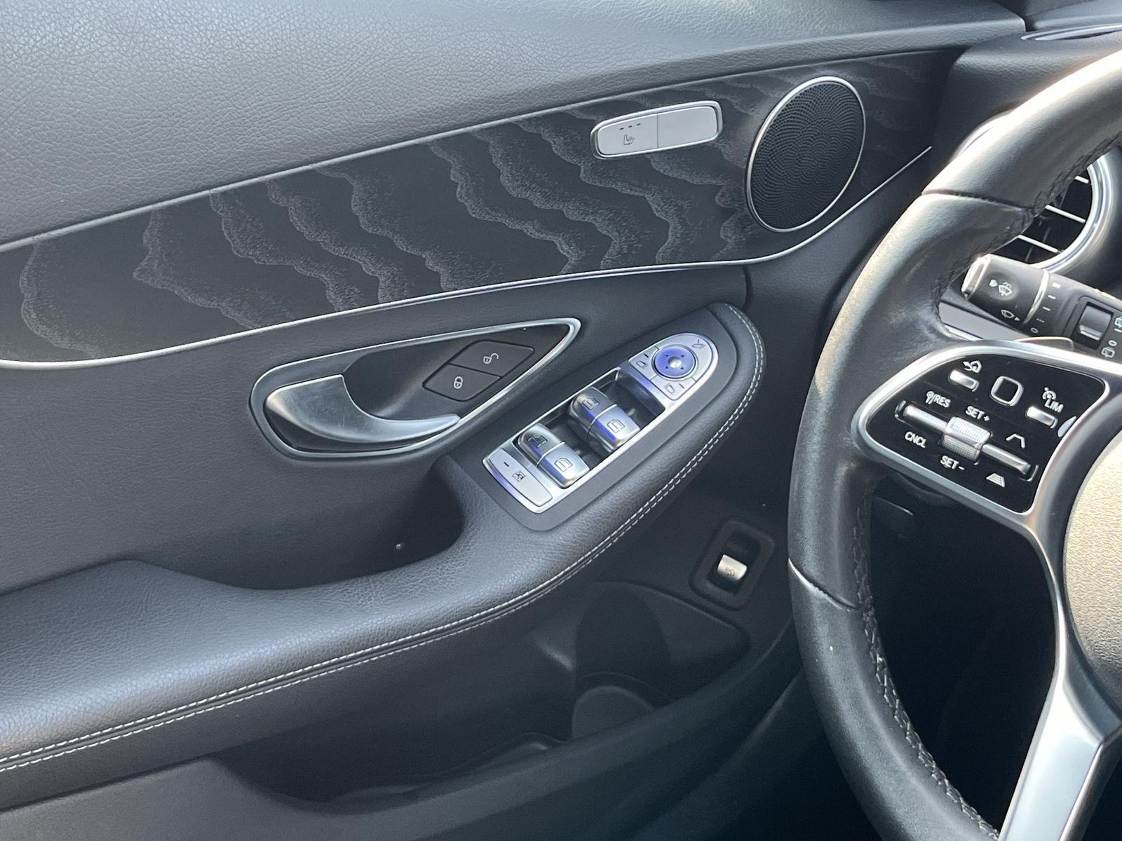 Fahrzeugabbildung Mercedes-Benz C 300 T*Night-Paket*LED*360°-Cam*SHZ*