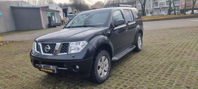 Nissan Pathfinder 2.5 dCi Premium-Autom-7xSitzer-AHK-Xe