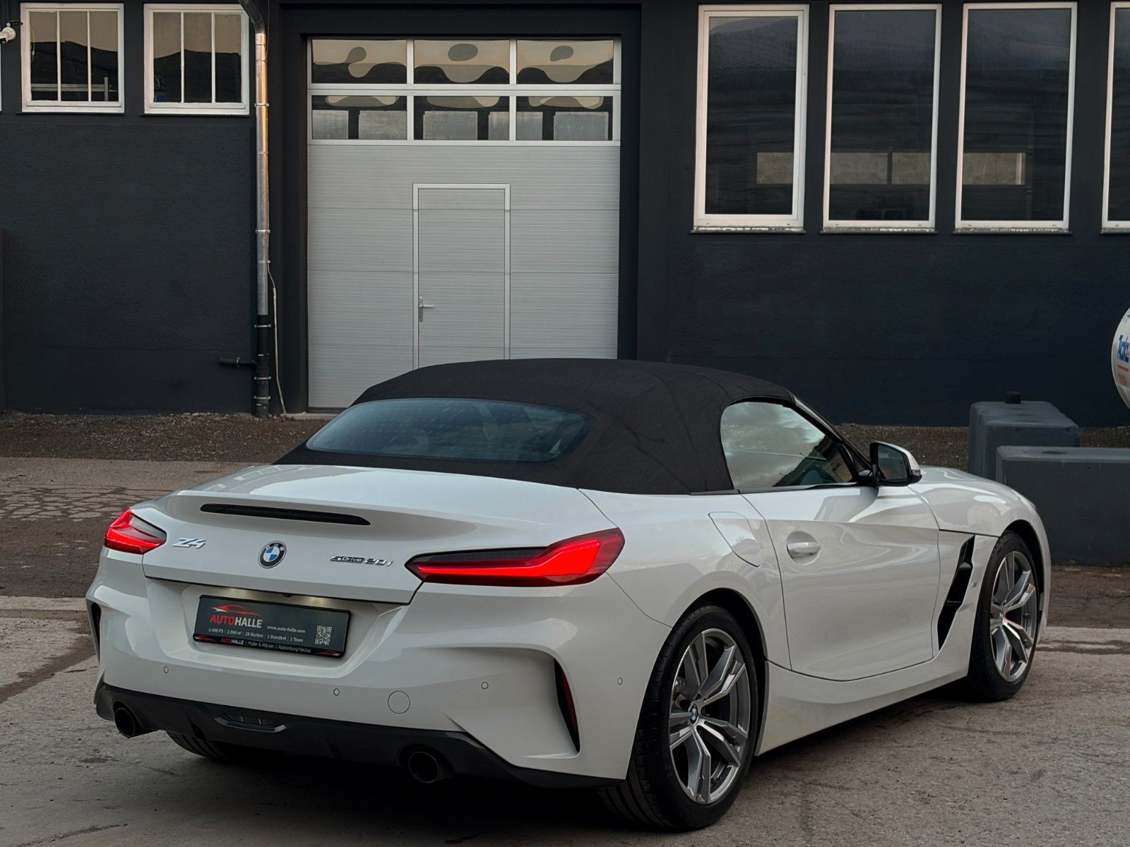 Fahrzeugabbildung BMW Z4 sDrive20i M Sport Anthrazit HUD ACC H&K LHZ