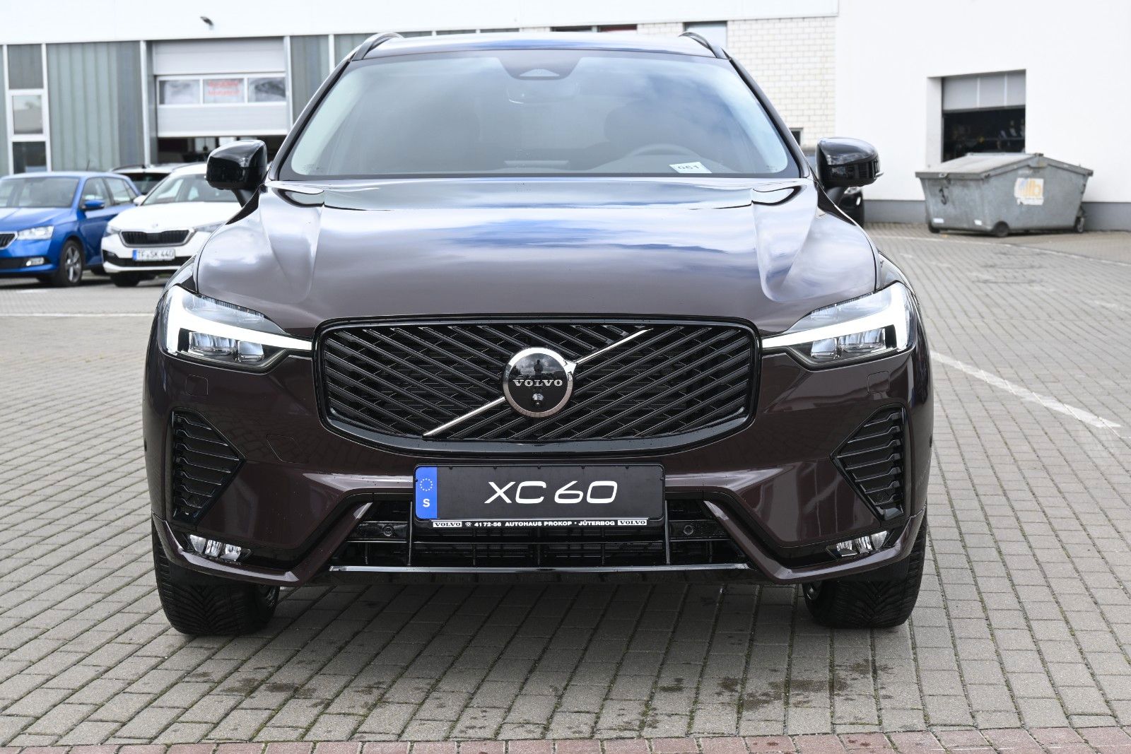 Fahrzeugabbildung Volvo XC60 B5 AWD Plus Dark*FSHZG*360°*ACC*AHK