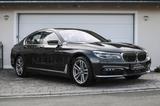 BMW 750 i xDrive *VOLL*1.HAND*NACHTSICHT*GLASDACH* - BMW 750 mit Benzin-Antrieb: Limousine
