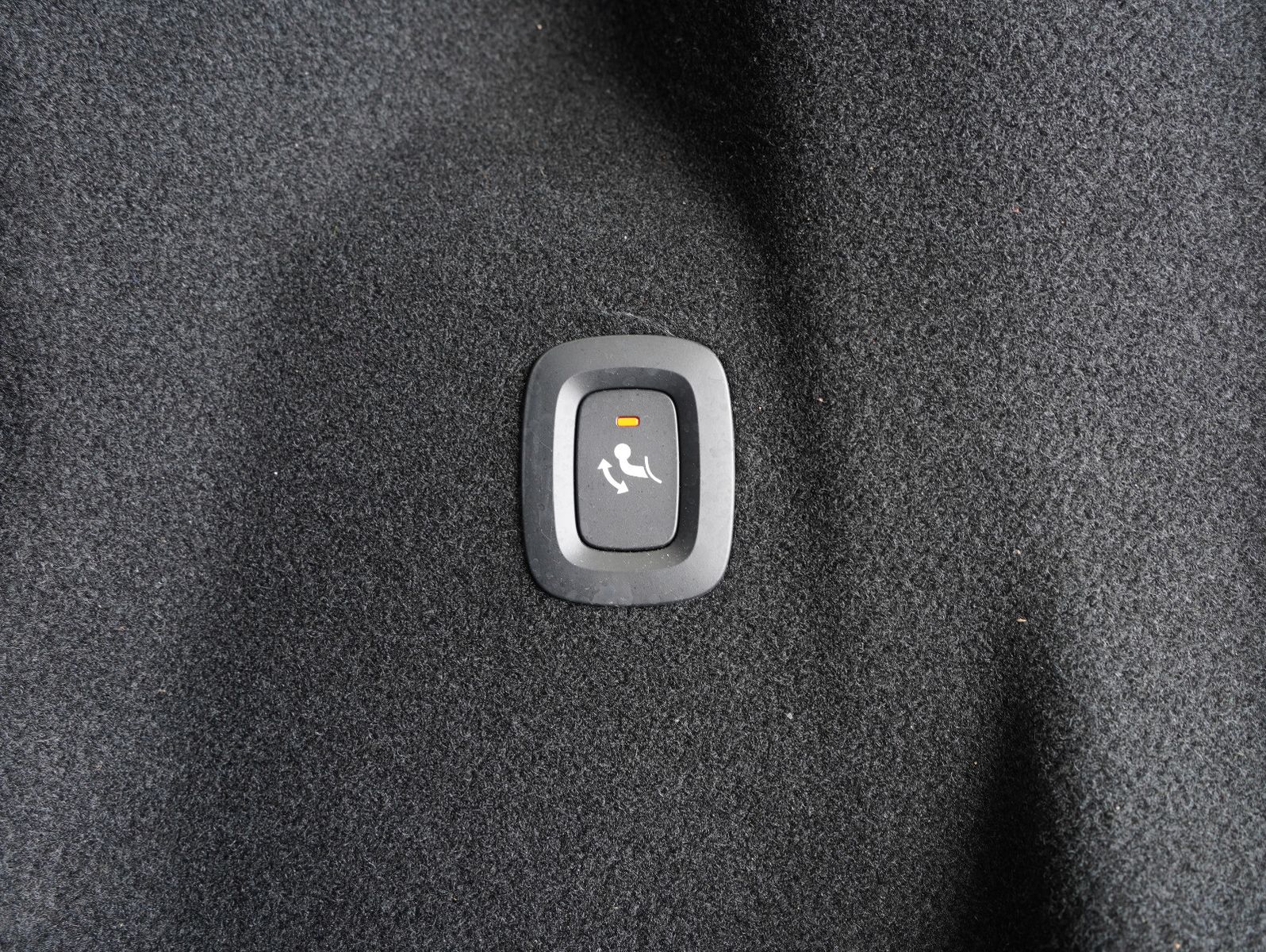 Fahrzeugabbildung Volvo XC60 B4 D AWD Plus Dark PANORAMA/LED/ACC/AHK