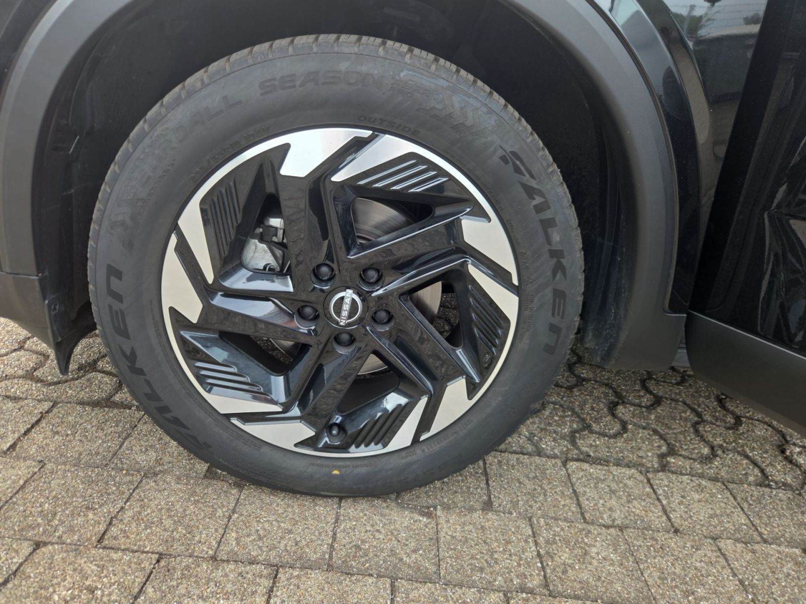 Fahrzeugabbildung Nissan Qashqai 1.3 DIG-T MHEV N-Connecta 158 PS Autom.