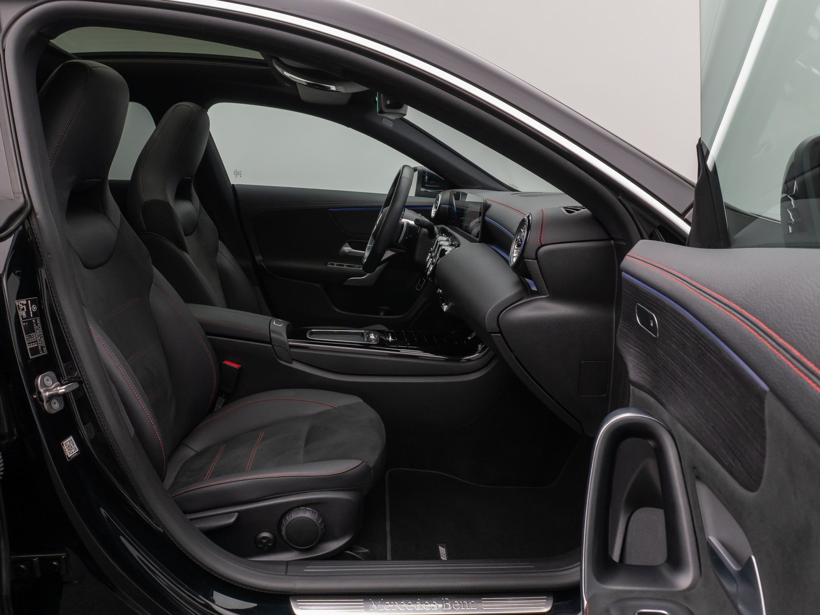 Fahrzeugabbildung Mercedes-Benz CLA 200d AMG Line Panorama 360°Lenkrhzg Komfort