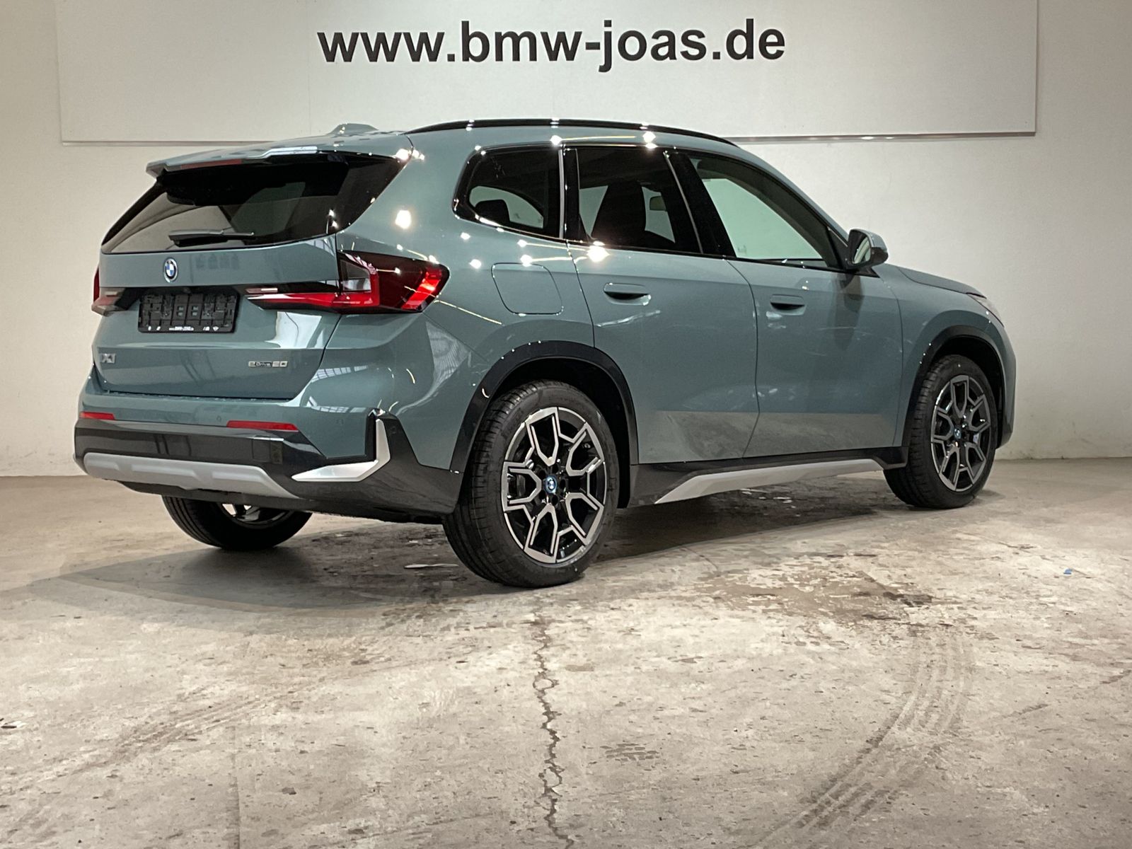 Fahrzeugabbildung BMW iX1 eDrive20 xLine, Komfortzugang, AHK Head-Up