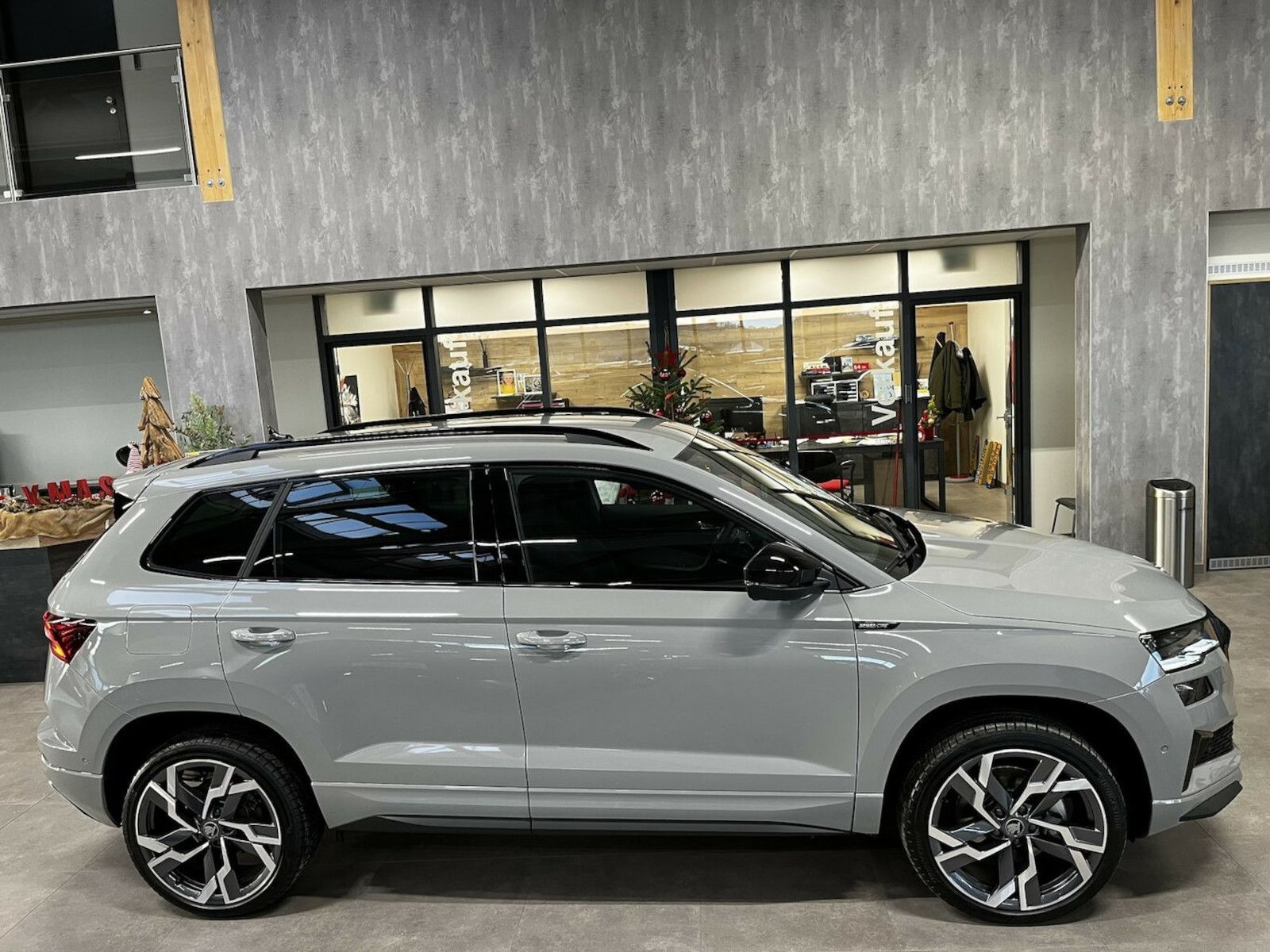 Skoda Karoq Sportline 1.5 TSI DSG 360° AHK Canton 19 imagem 2