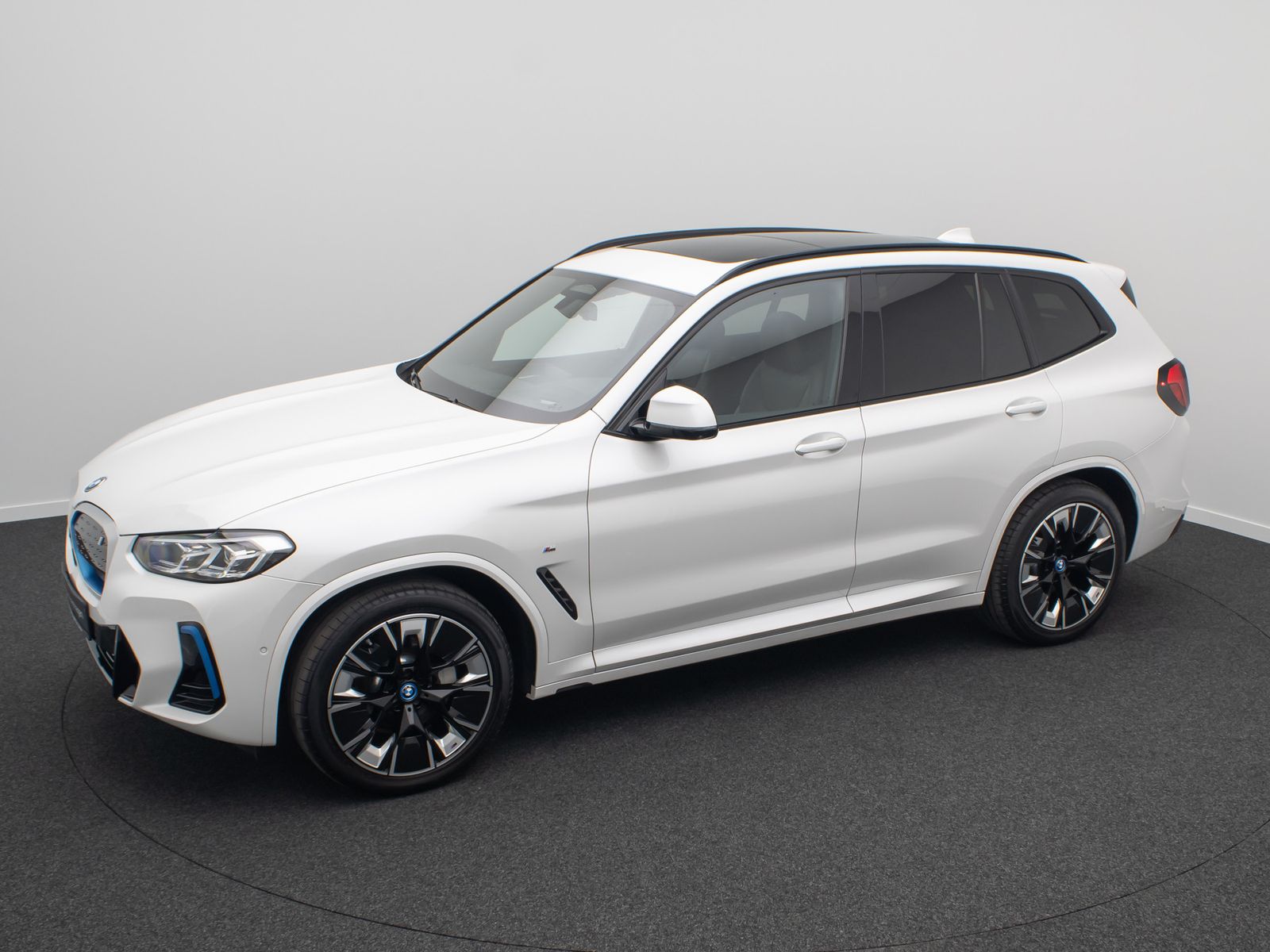 Fahrzeugabbildung BMW iX3 IMPRESSIVE 360°DAB Alarm HUD Panorama 20Zoll