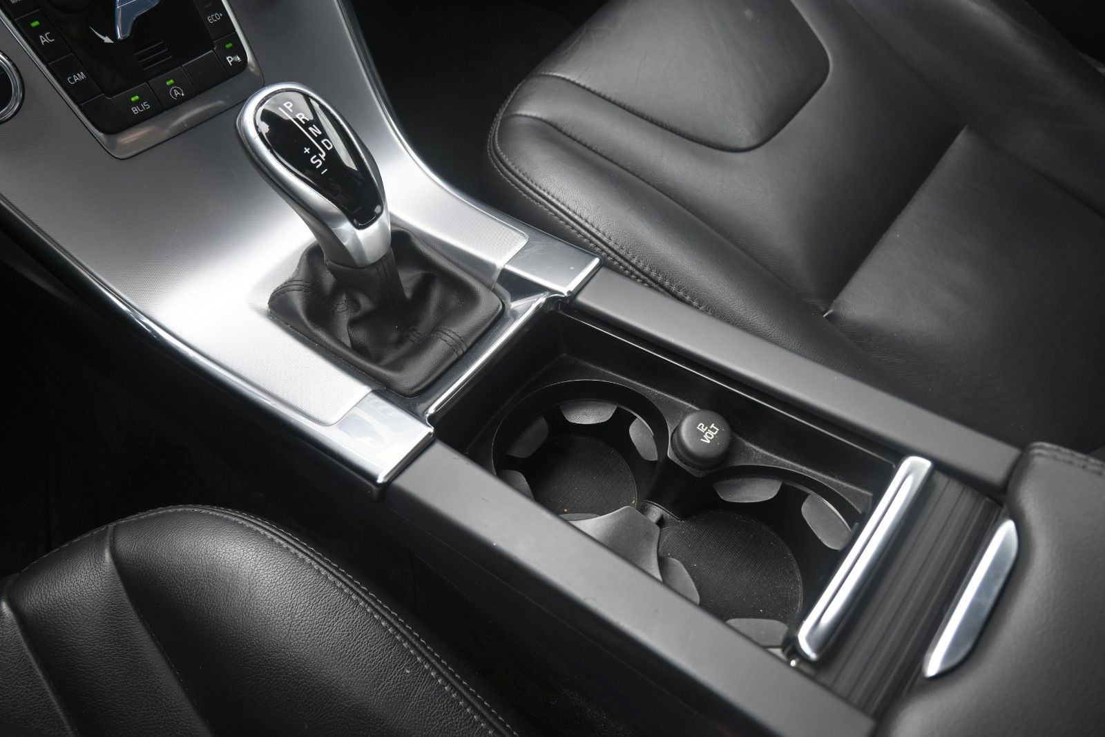 Fahrzeugabbildung Volvo XC60 D3 Autom. FWD Summum*Bi-Xenon*RFK*BLIS