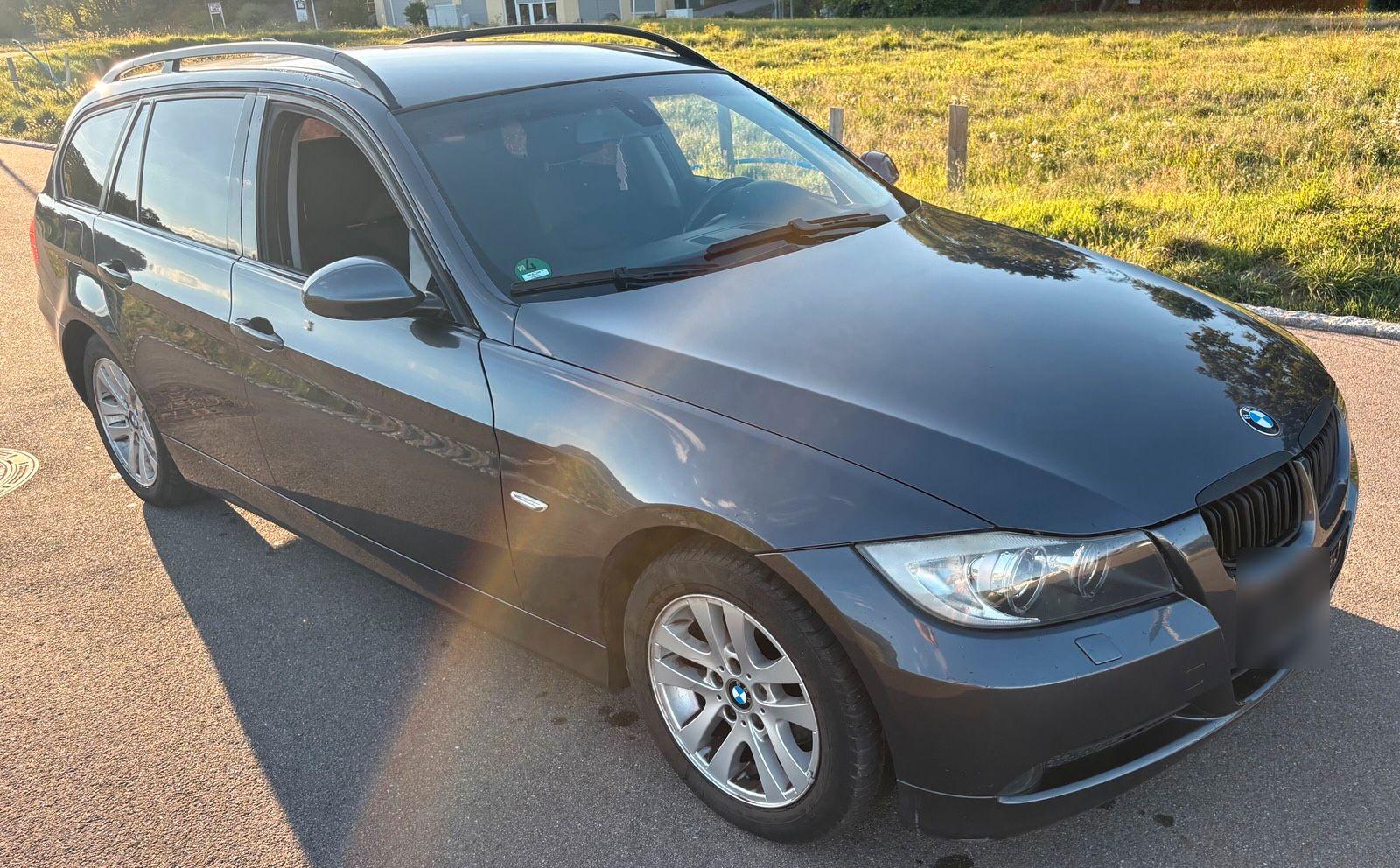 BMW 325 2007 — rear view