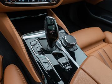 Fahrzeugabbildung BMW 530e M Sport Panorama360°Laser HUD DAB HiFi AHK