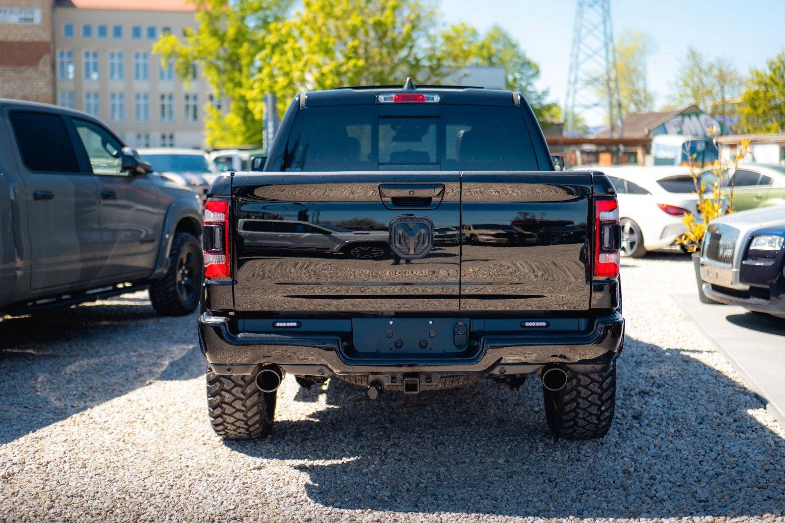 Fahrzeugabbildung Dodge RAM 5.7 V8 HEMI 4x4 REBEL LIMITED RamBox ACC 19%