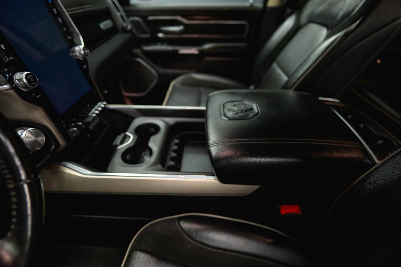 Fahrzeugabbildung Dodge RAM 5.7 V8 HEMI 4x4 OFFROAD Night LARAMIE RAPTOR