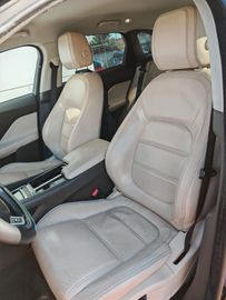 Jaguar F-Pace - 5