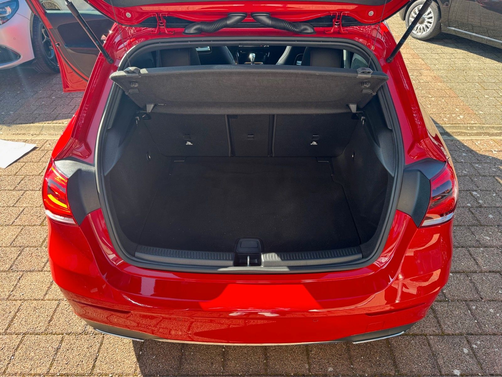 Fahrzeugabbildung Mercedes-Benz A200 AMG Line Navi Tempomat Sitzheizung Sport