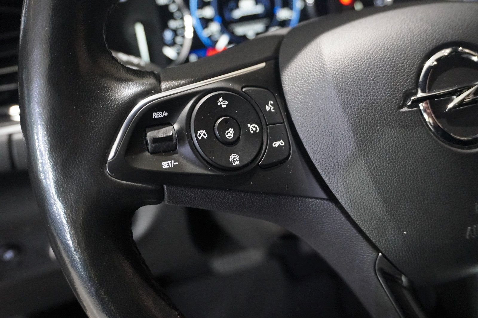 Fahrzeugabbildung Opel Insignia B ST 2.0D ELEGANCE NAVI/LED/KAMERA/HUD