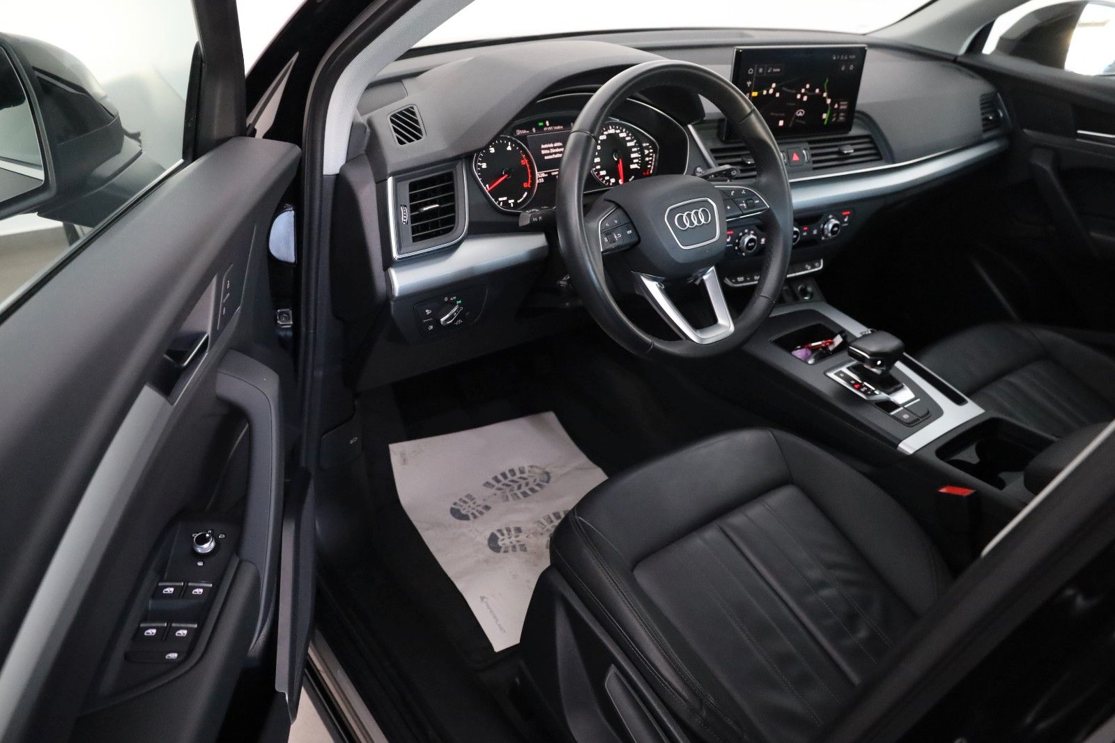 Fahrzeugabbildung Audi Q5 35 TDI, Leder, Navi, LED, SH