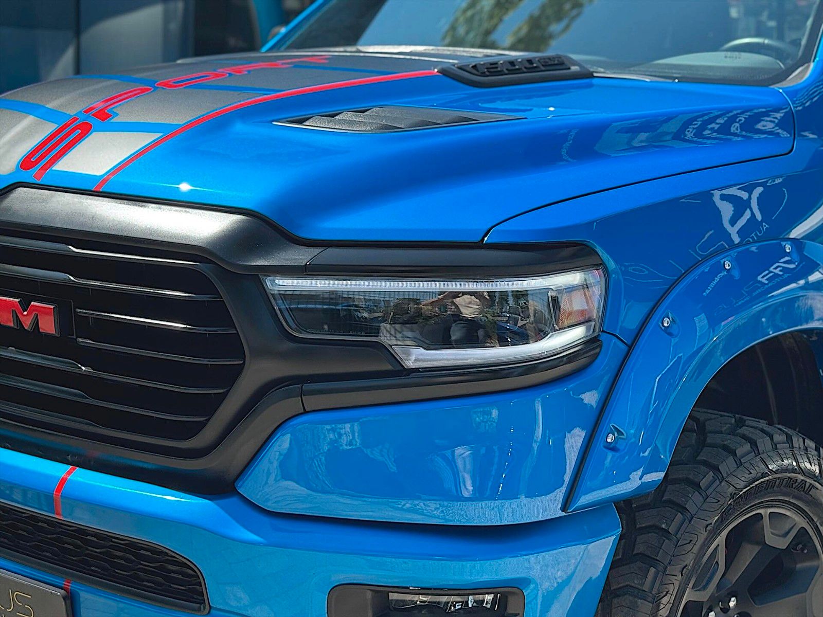 Fahrzeugabbildung Dodge RAM 5.7 V8 HEMI Night Editon Offroad 4x4 LONGBED