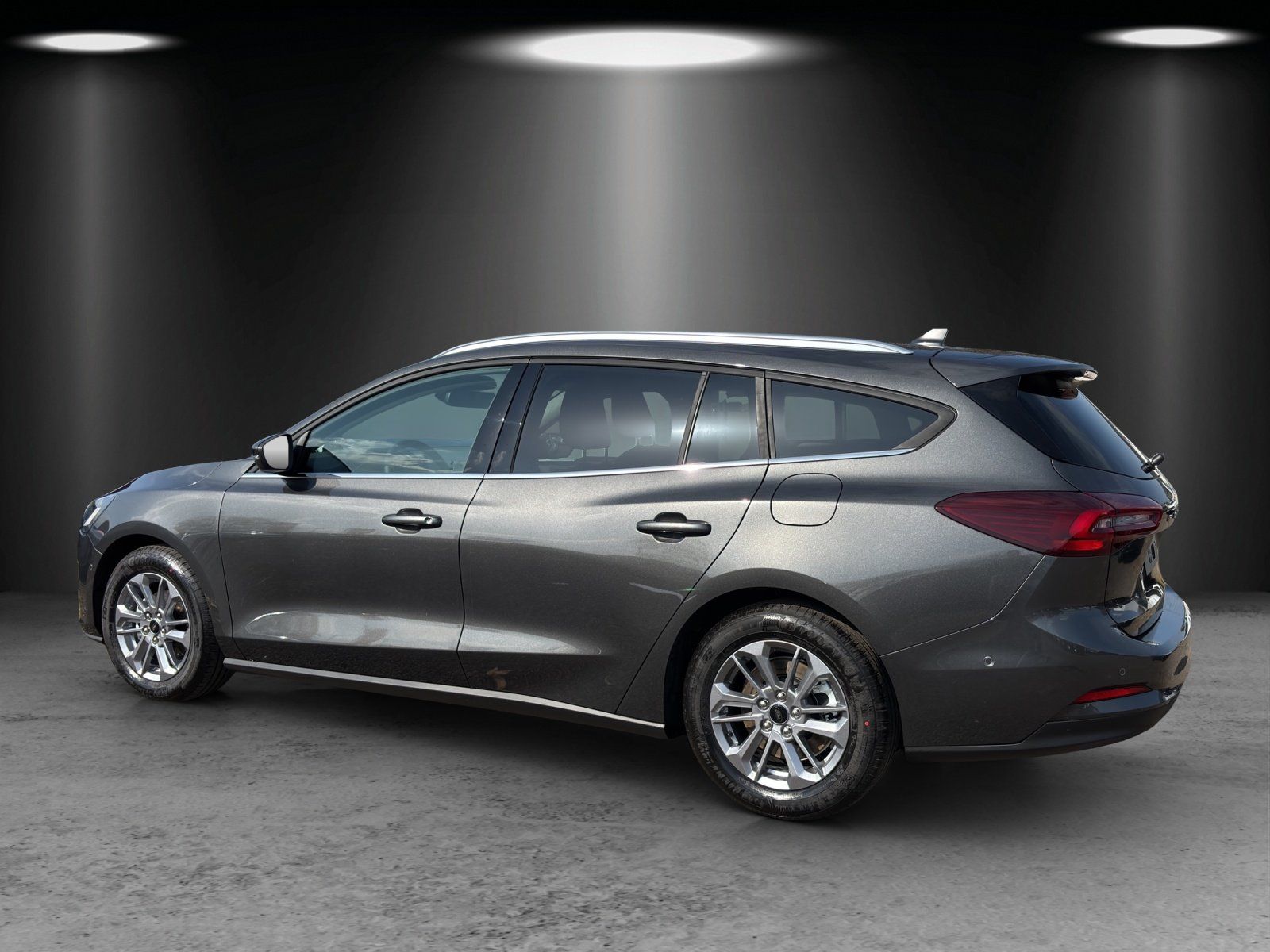 Fahrzeugabbildung Ford Focus Turnier Titanium X 155PS B&O eCall Winter