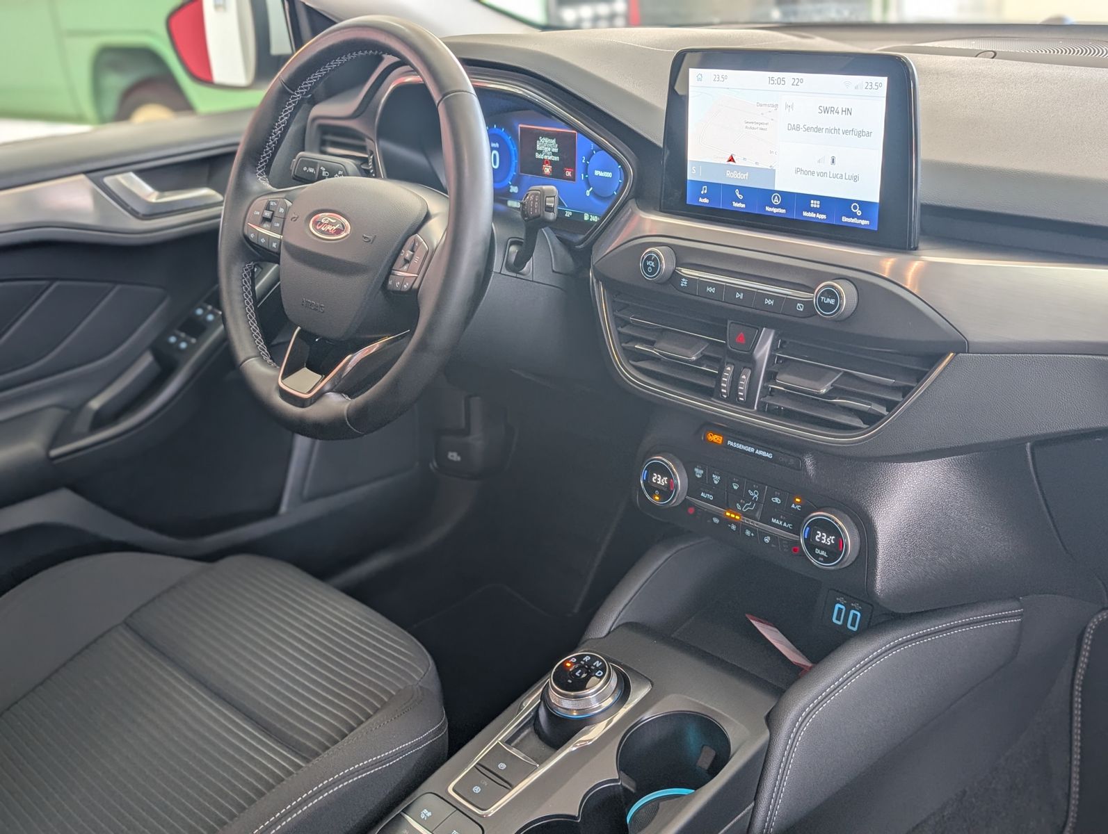 Fahrzeugabbildung Ford Focus Titanium X LED KAMERA SHZ AHK APPLINK TEMP