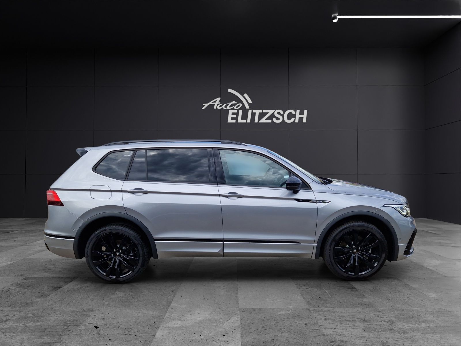 Fahrzeugabbildung Volkswagen Tiguan Allspace TDI R-Line 4M