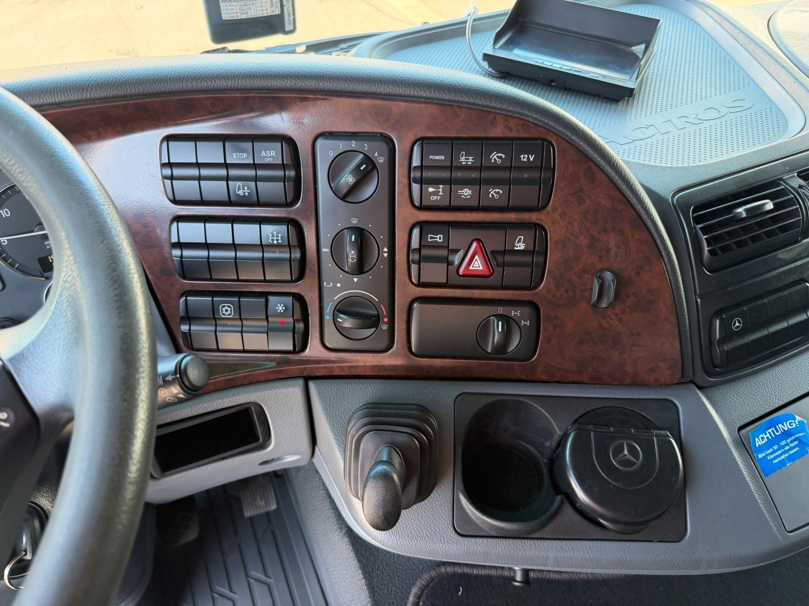Fahrzeugabbildung Mercedes-Benz Actros 2644 L 6x4 MKG HLK 541 HP Funk Spitze