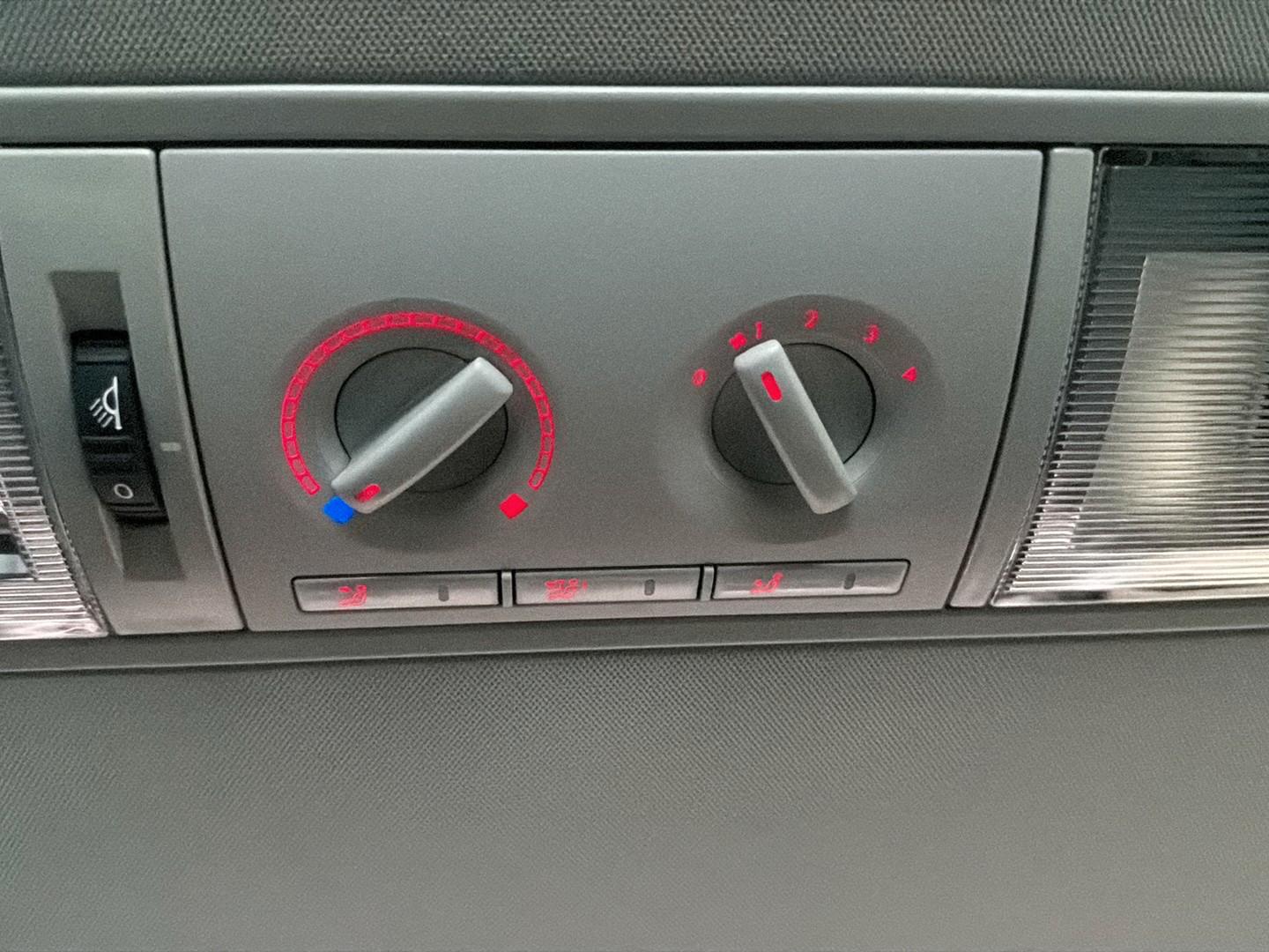 VOLKSWAGEN T6 2.0 TDI 150CH - BVM - ATTELAGE - RÉGULATEUR DE VITESSE - SIÈGES CHAUFFANTS