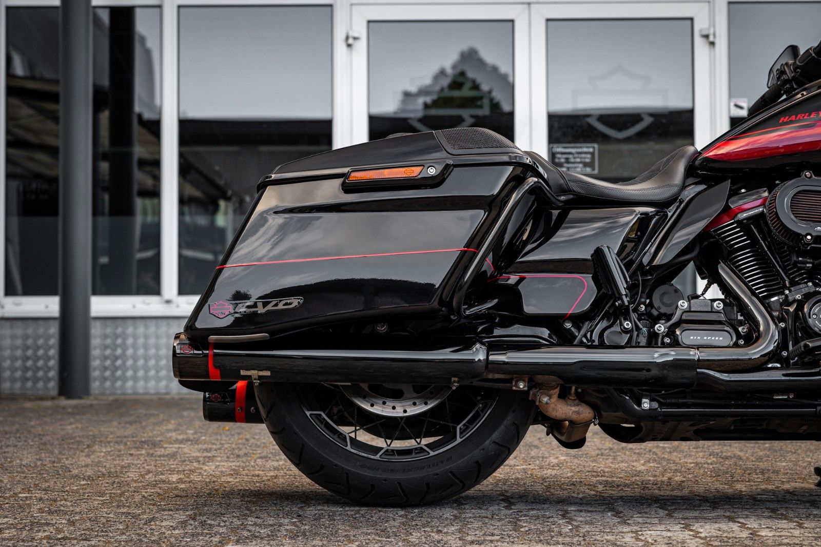 Fahrzeugabbildung Harley-Davidson CVO ROAD GLIDE 117 FLTRXSE - JEKILL&HYDE