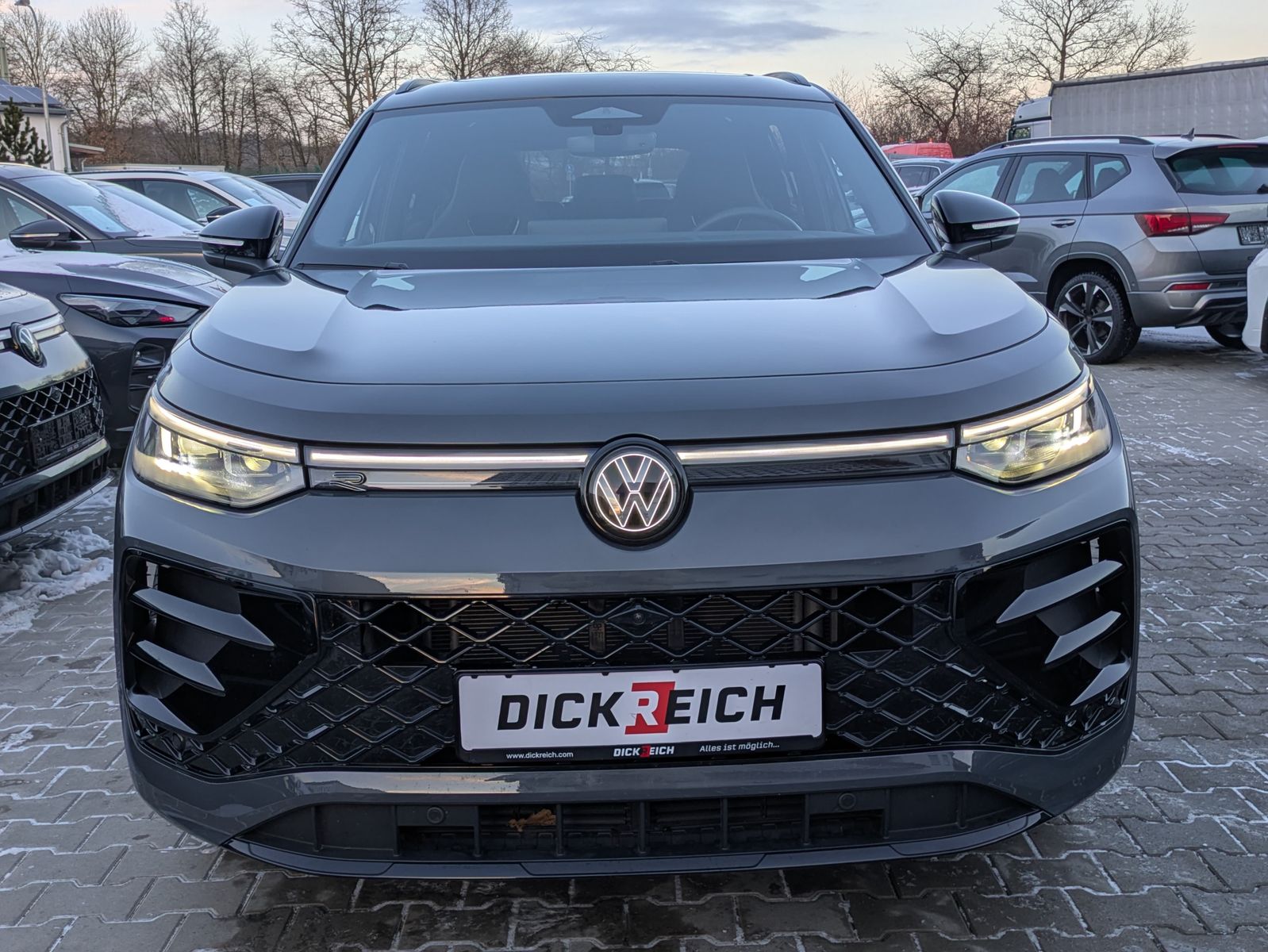 Fahrzeugabbildung Volkswagen Tayron 2.0 TDI 4M R-Line BLACK*7S*IQ-L.*PANO*HUD