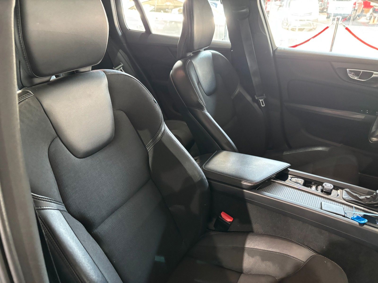 Fahrzeugabbildung Volvo V60 Momentum /KAMERA/LED/SHZ/ACC+/NAVI