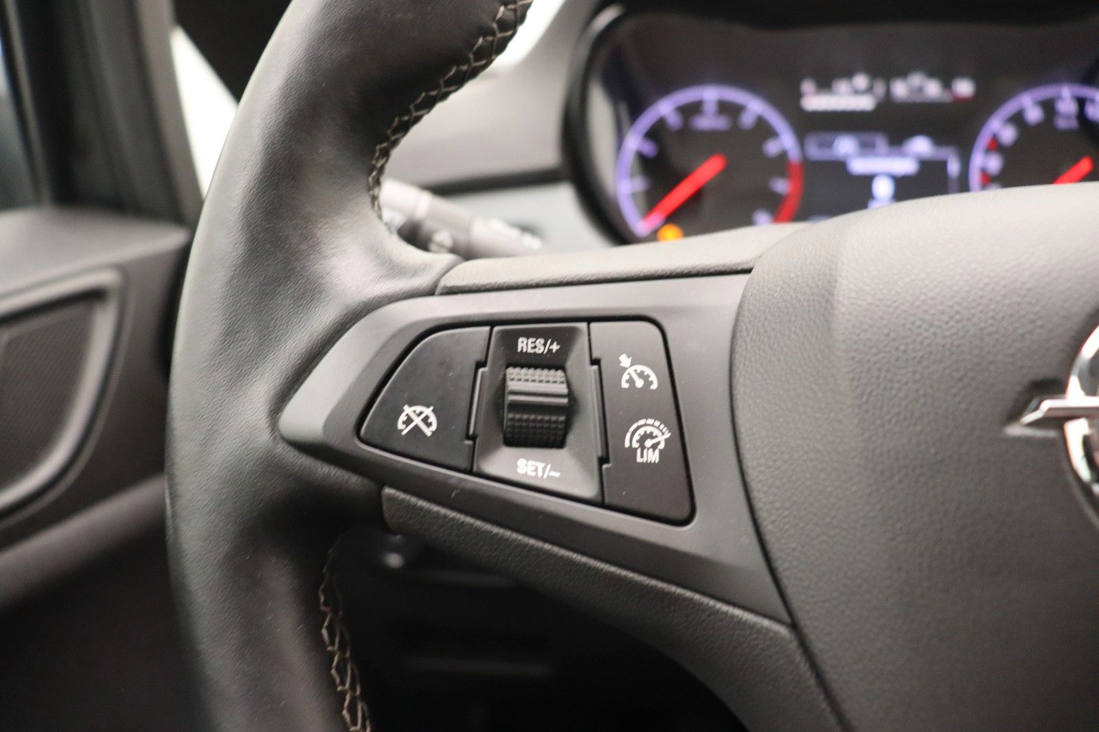Fahrzeugabbildung Opel Corsa E 1.4 Edition SHZ TEMPO PDC