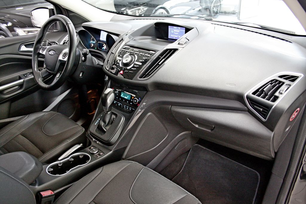 Ford Kuga 4x4  AHK BI XENON KAMERA NAVI 2.BESITZ